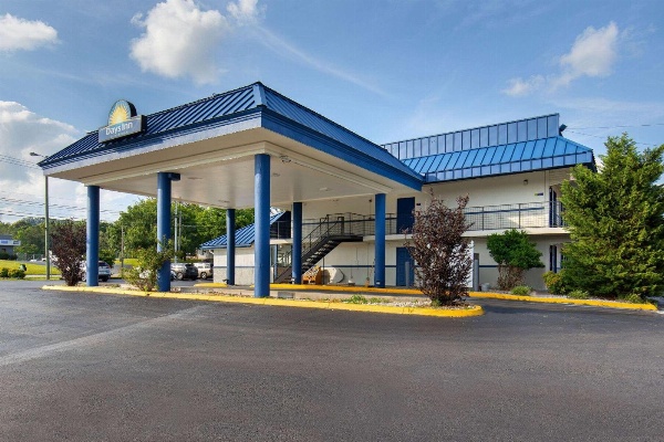 Days Inn by Wyndham Knoxville North image 2